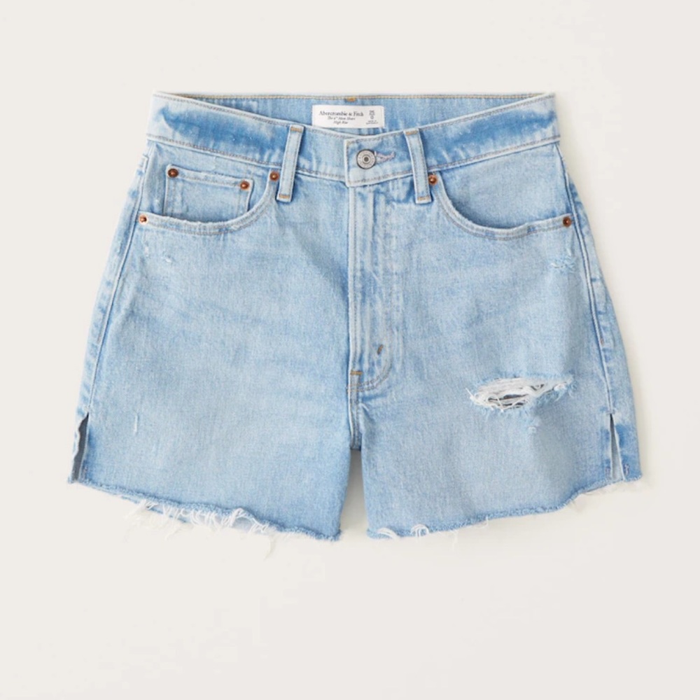 Abercrombie and Fitch Curve Love High Rise 4” short size 26